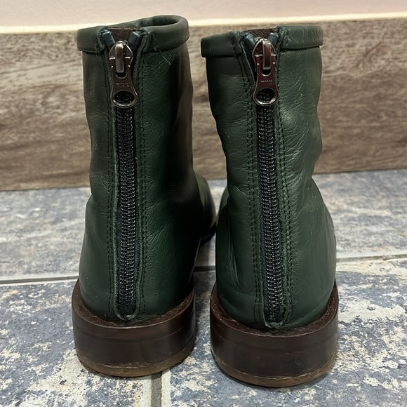 Green leather zip up ankle boots made in Spain - Picture 7 of 8